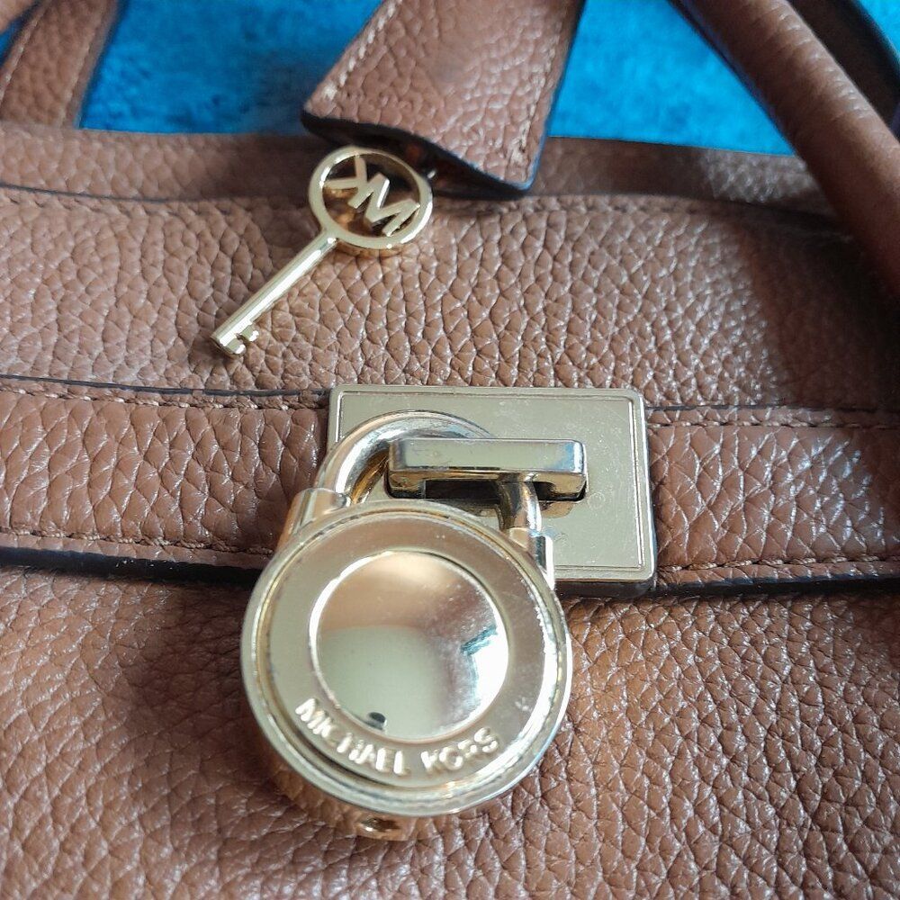 Michael Kors Women’s Brown Crossbody Leather Bag with Lock and Key - Picture 7 of 9
